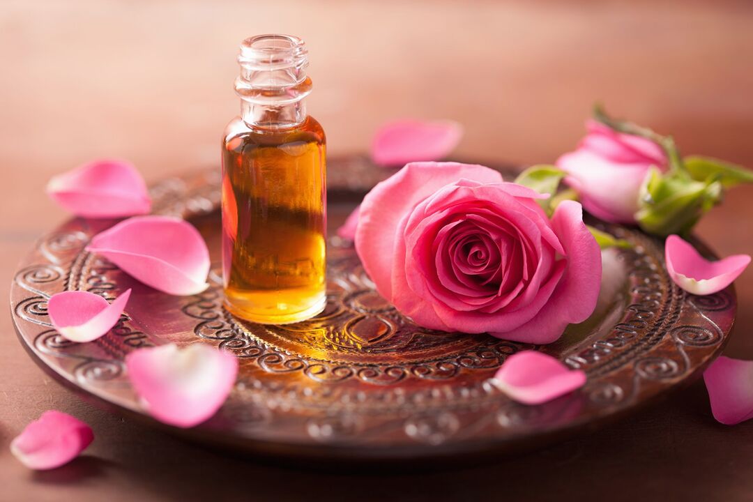 minyak mawar pikeun rejuvenation